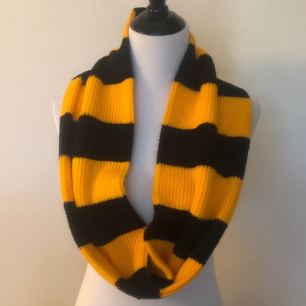 BLACK AND YELLOW SCARF